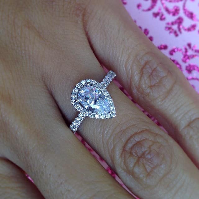 Divine Pear-Shaped Engagement Ring (sku 0399323)