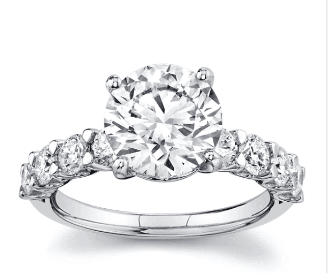 round diamond engagement ring